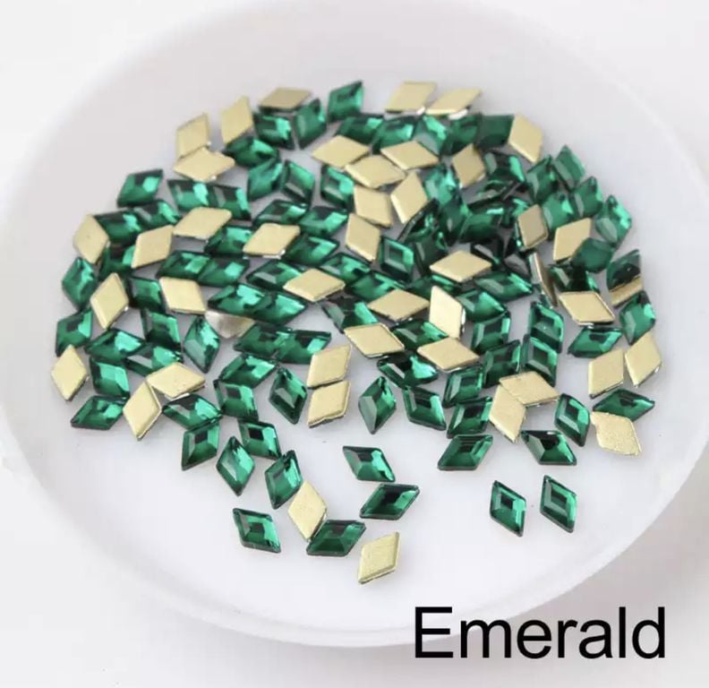 Taş Eşkenar Dörtgen Emerald 3*5mm 2 Adet