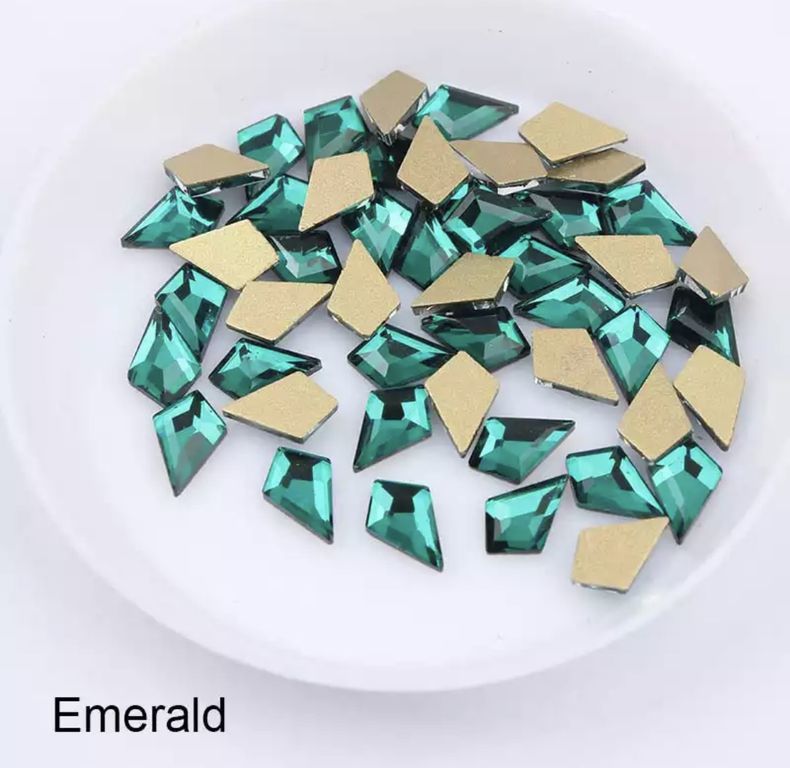 Taş Eşkenar Dörtgen Eğimli Emerald 5.5*8.5mm 2 Adet