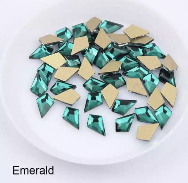 Taş Eşkenar Dörtgen Eğimli Emerald 5.5*8.5mm 2 Adet