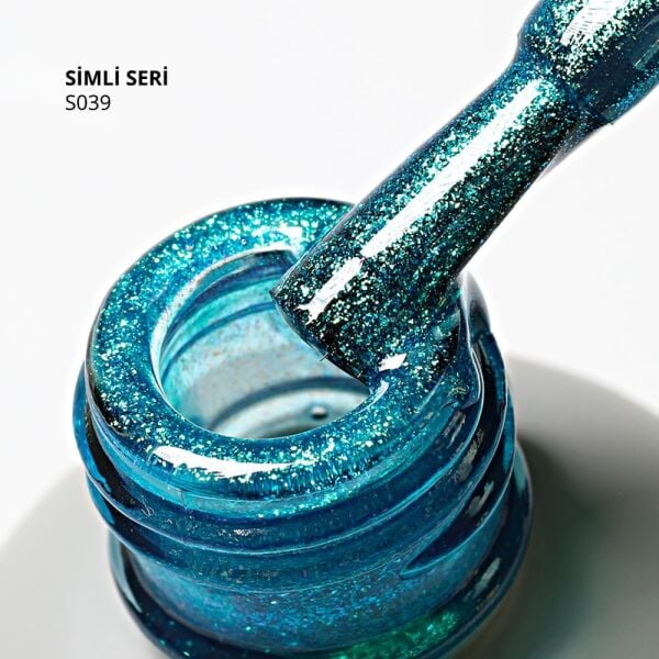 Momo Professional Simli Seri Kalıcı Oje S039 Yoğun Simli Açık Petrol Mavi (14ml)