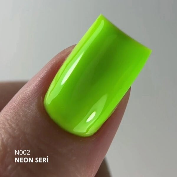 Momo Professional Neon Seri Kalıcı Oje N002 Neon Yeşil (14ml)