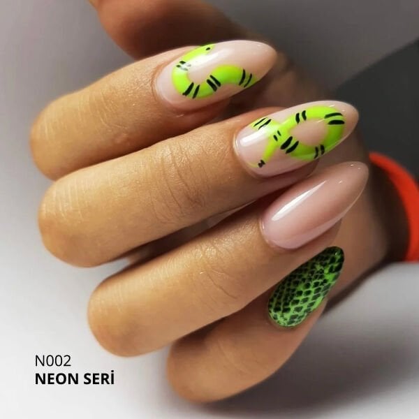 Momo Professional Neon Seri Kalıcı Oje N002 Neon Yeşil (14ml)