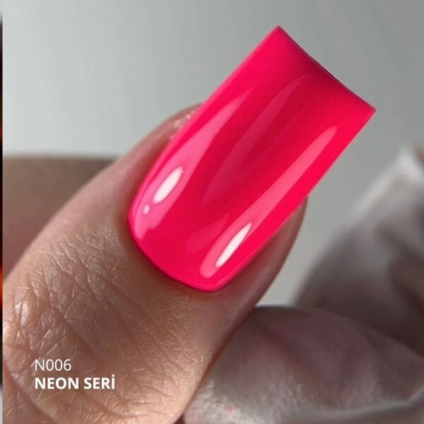 Momo Professional Neon Seri Kalıcı Oje N006 Neon Pembe (14ml)