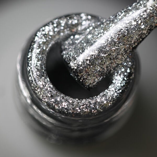 Momo Professional Glitter Seri Kalıcı Oje G003 Yoğun Gümüş Parıltılı (14ml)