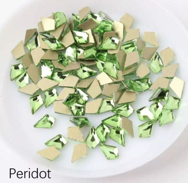 Taş Eşkenar Dörtgen Eğimli Peridot 4*6.5mm 2 Adet