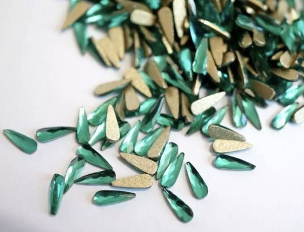 Taş Damla Zümrüt 3*10mm 2 Adet