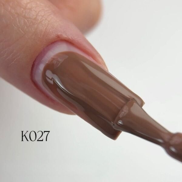 Momo Professional Klasik Seri Kalıcı Oje K027 Sütlü Çikolata (14ml)