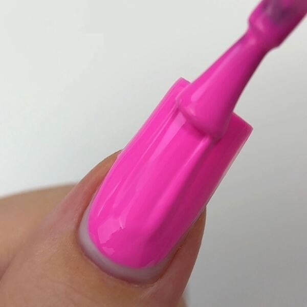 Momo Professional Klasik Seri Kalıcı Oje K044 Canlı Pembe (14ml)