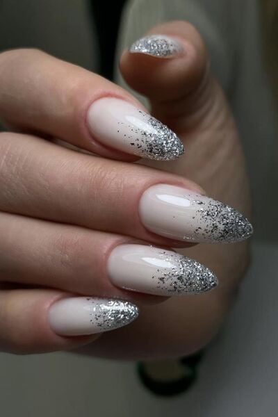 Momo Professional Gel In Bottle No.02, Akıllı Fırçalı Protez Tırnak Jeli, Süt Beyazı, 18 ml