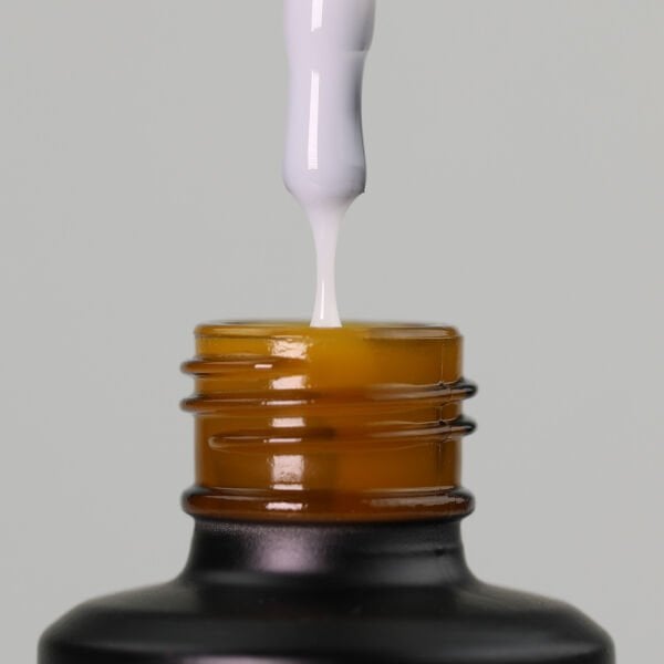 Momo Professional Gel In Bottle No.05, Akıllı Fırçalı Protez Tırnak Jeli, Uv Korumalı Rakı Beyazı, 18 ml