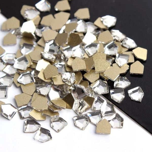 Taş Beşgen Crystal 4*5mm 2 Adet