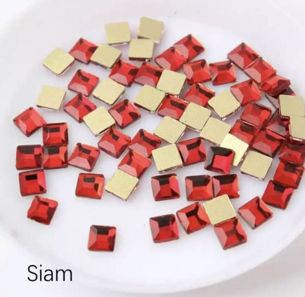 Taş Kare Siam 4mm 2 Adet