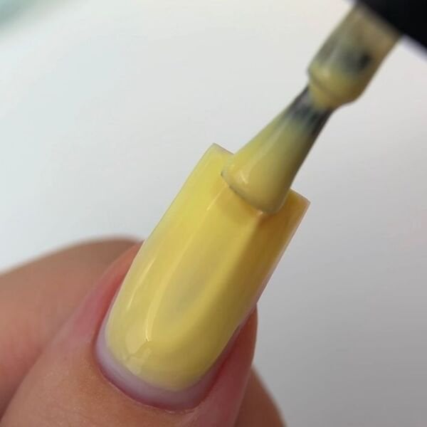 Momo Professional Klasik Seri Kalıcı Oje K064 Butter Yellow (14ml)